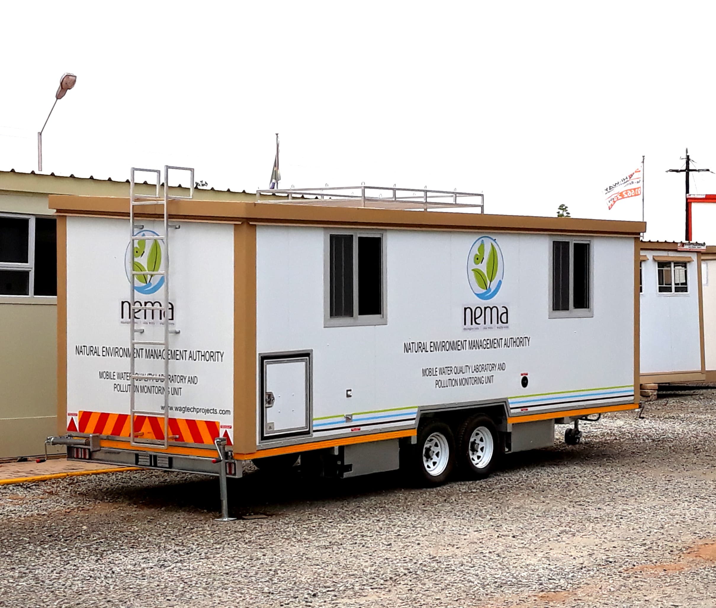 TRAILER LAB
